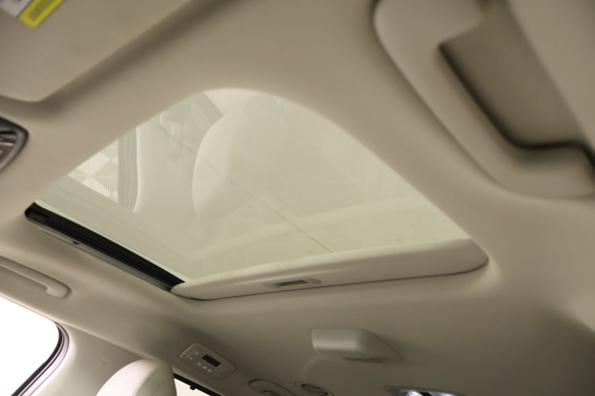Used 2025 Kia Carnival SX FWD image 16