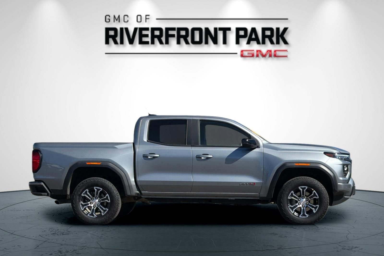 Used 2025 GMC Canyon AT4 w/ AT4 Premium Package AWD/4WD image 2