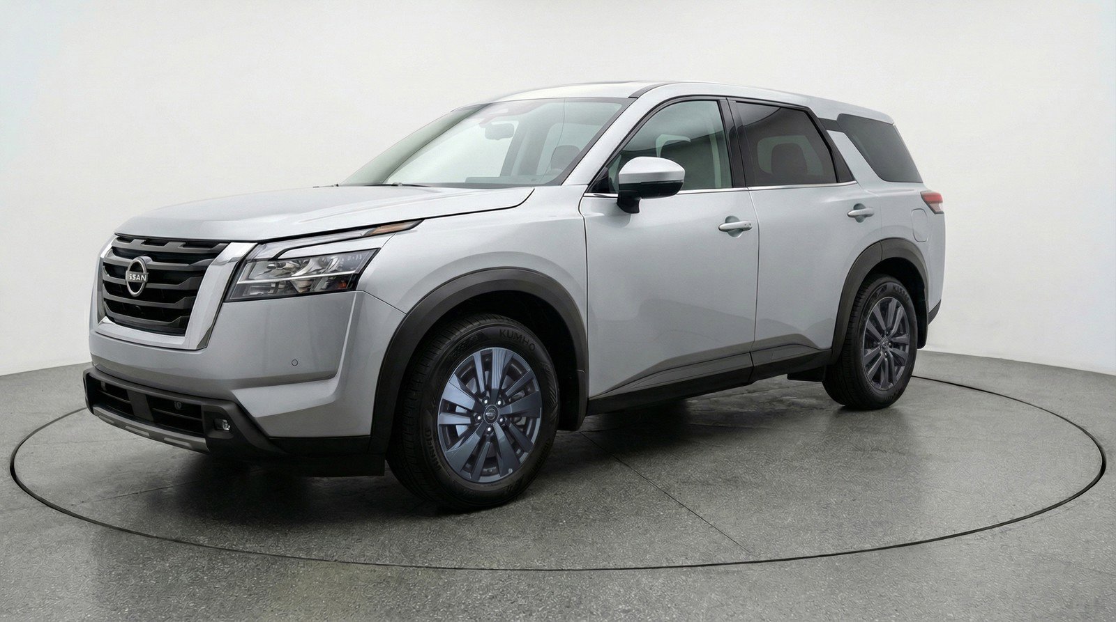 Used 2025 Nissan Pathfinder SV FWD image 3