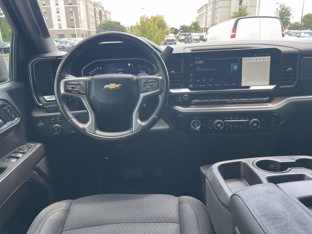 Used 2022 Chevrolet Silverado 1500 LT AWD/4WD image 13