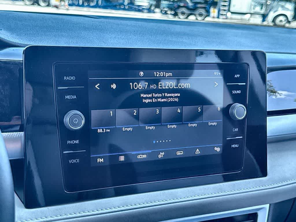 New 2026 Volkswagen Taos SE FWD image 18