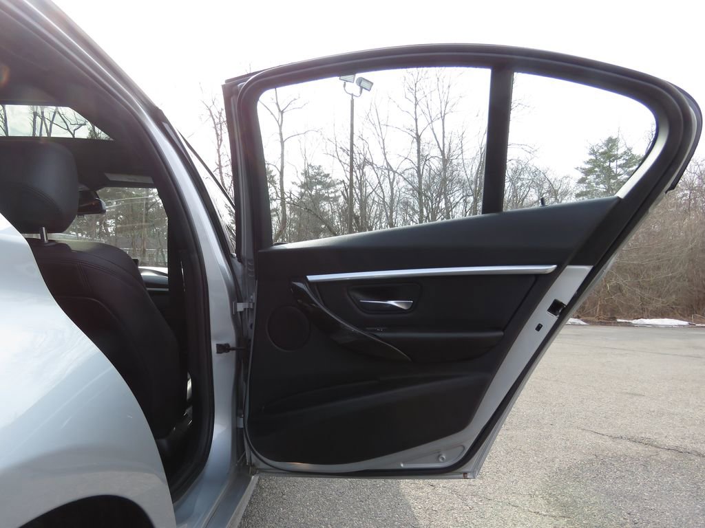 Used 2017 BMW 330i xDrive Sedan image 15