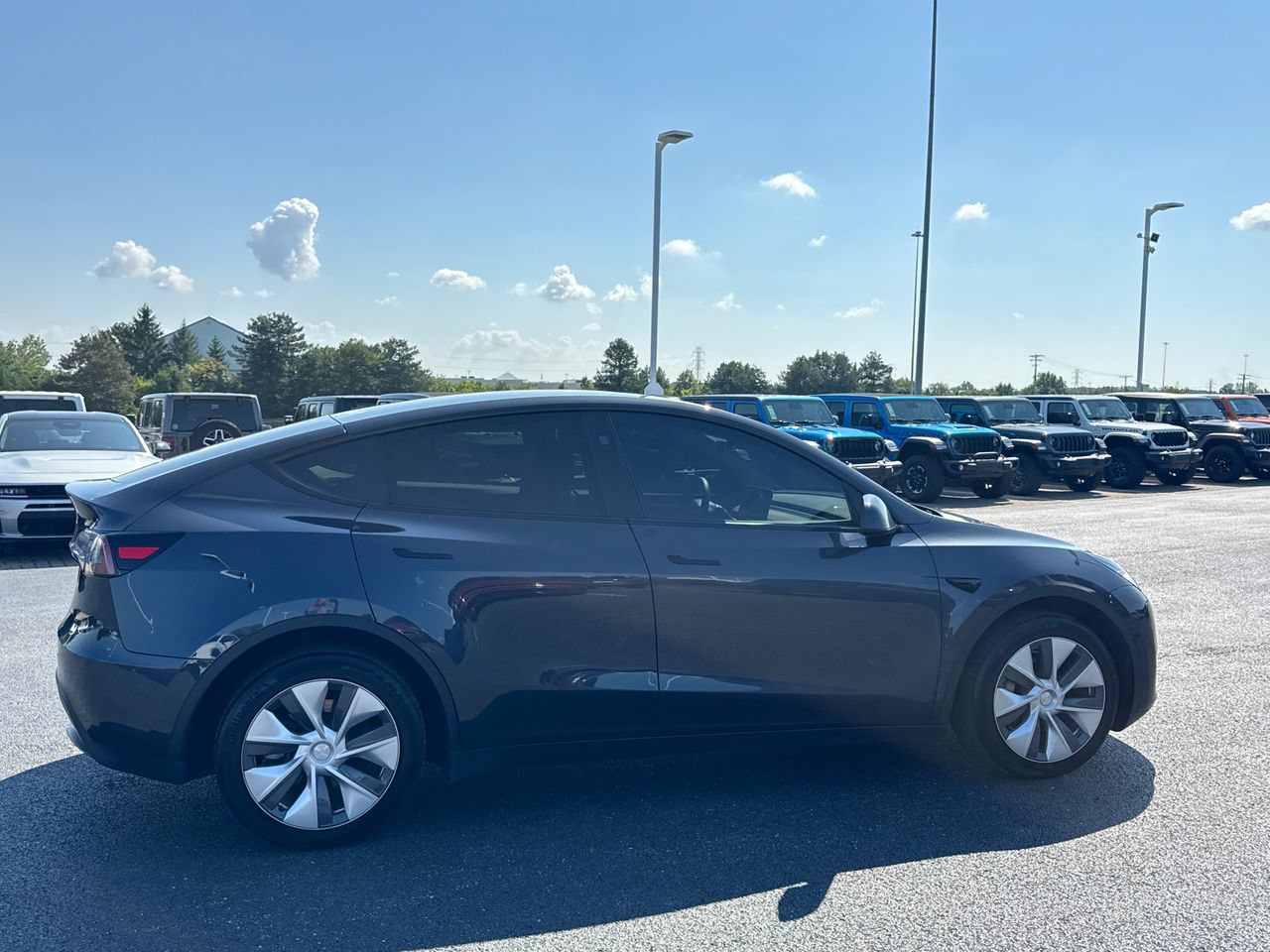 Used 2024 Tesla Model Y Long Range AWD/4WD image 2