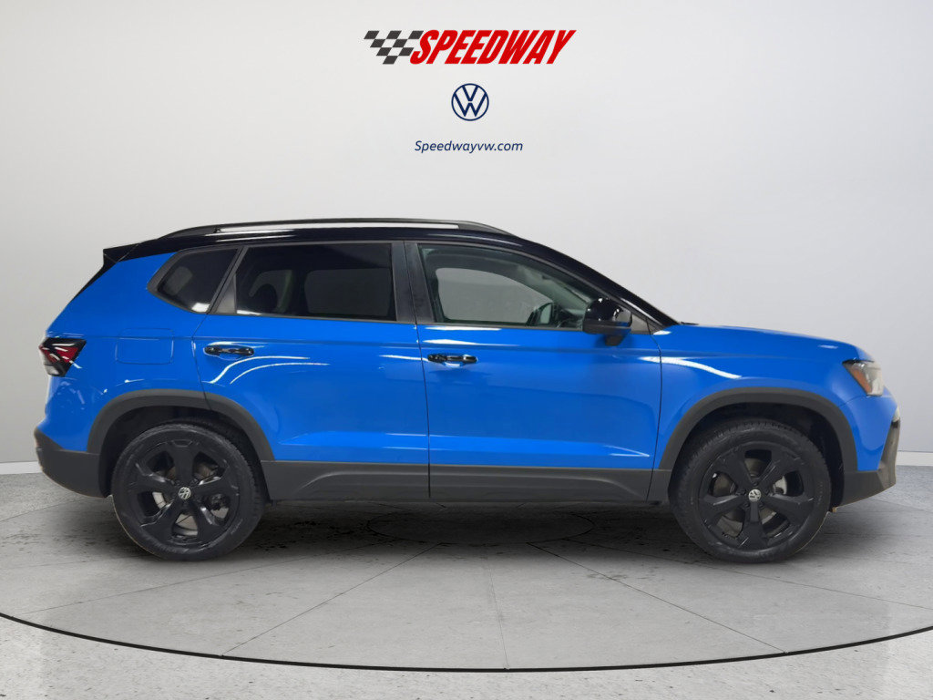Used 2025 Volkswagen Taos SE AWD/4WD image 4
