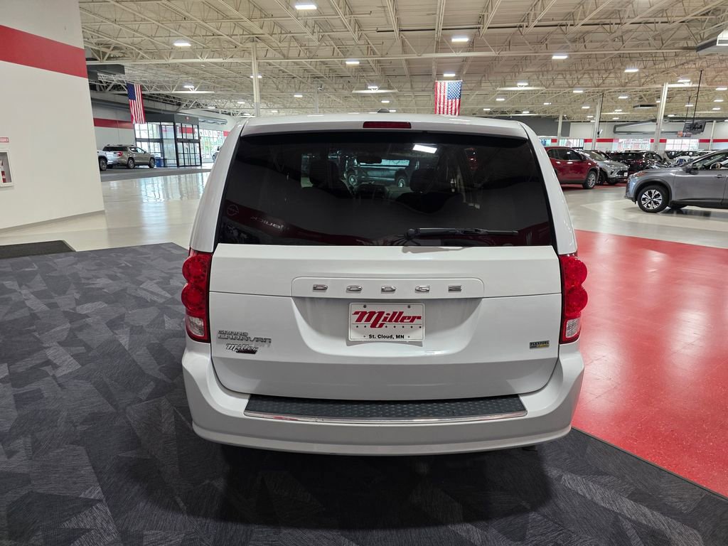 Used 2016 Dodge Grand Caravan SE FWD image 4