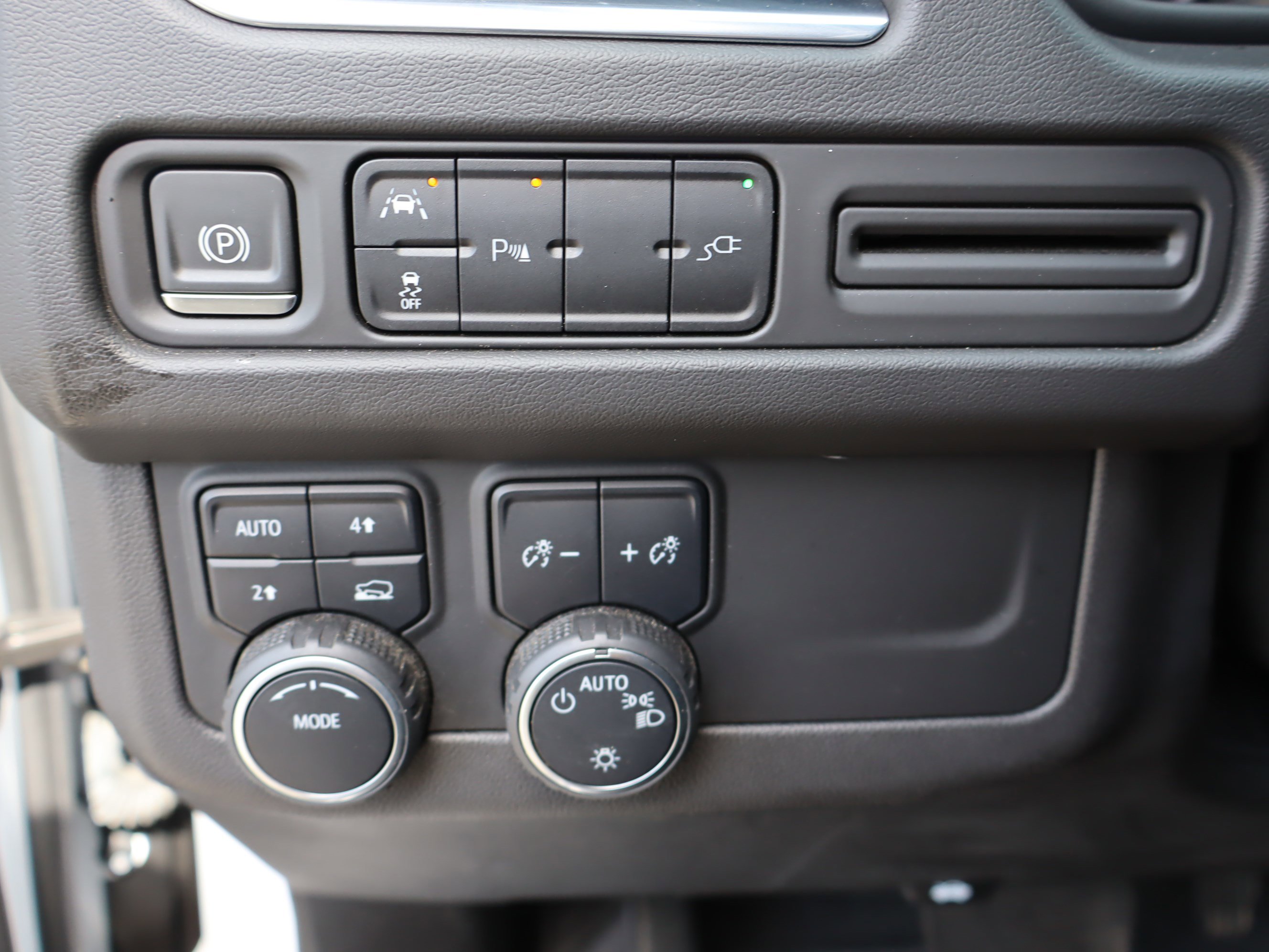 Used 2021 Chevrolet Tahoe RST w/ Luxury Package image 22