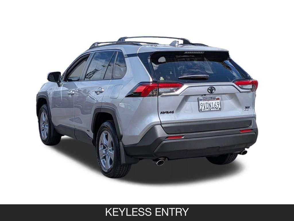 Used 2025 Toyota RAV4 XLE AWD/4WD image 7