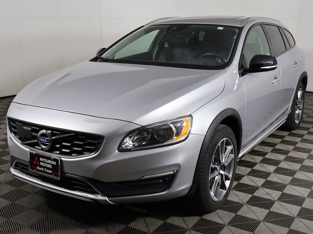 Used 2018 Volvo V60 T5 Cross Country w/ Convenience Package image 9