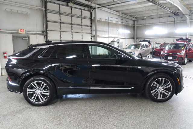 Used 2025 Cadillac Lyriq Luxury w/ LPO, Floor Liner Package AWD/4WD image 8