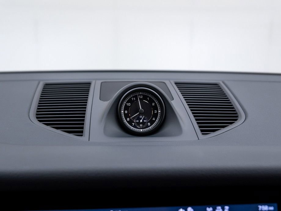 Certified 2025 Porsche Macan image 31