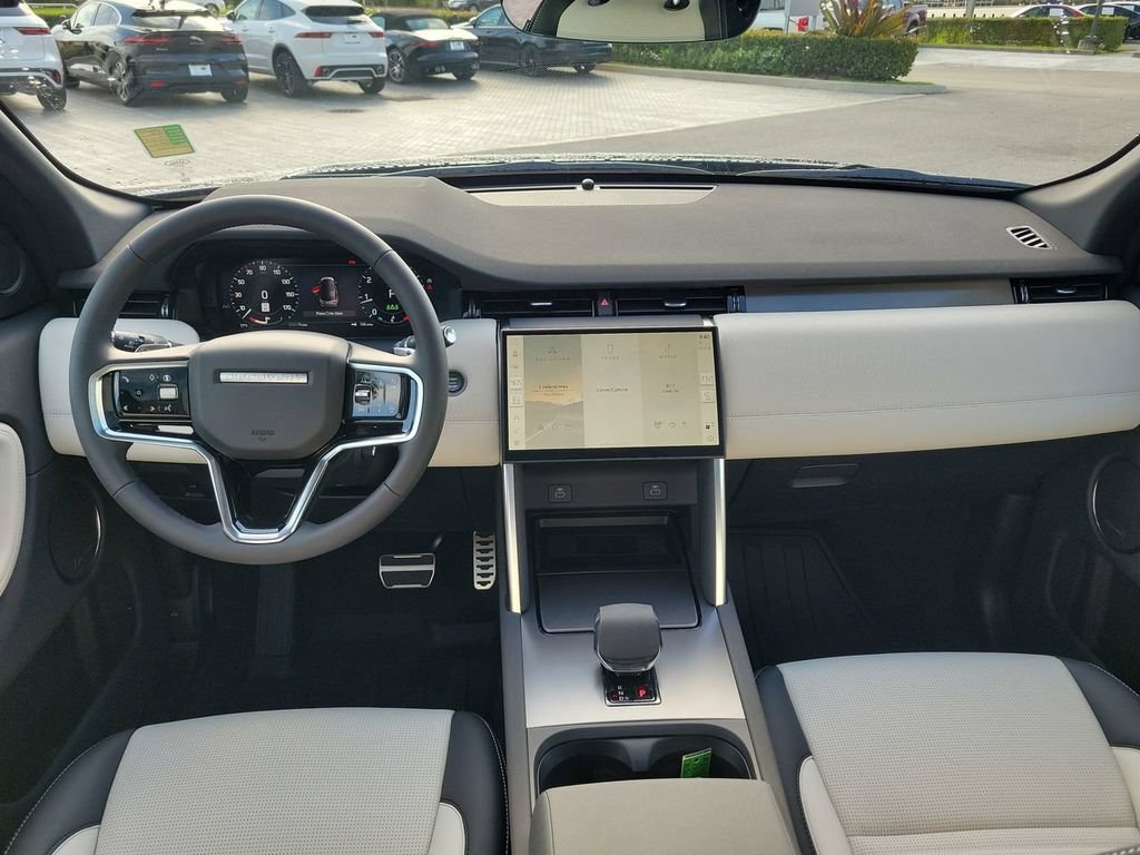 New 2025 Land Rover Discovery Sport Dynamic SE AWD/4WD image 18
