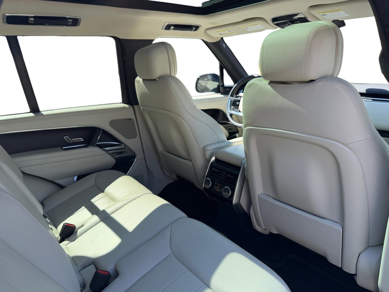 Used 2023 Land Rover Range Rover SE image 20