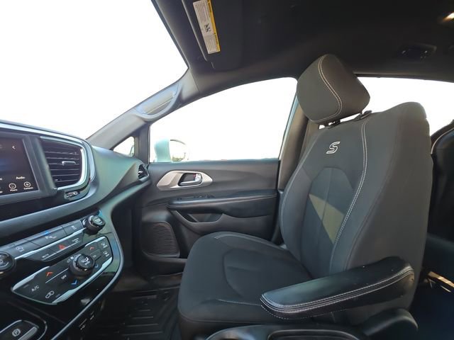 Used 2019 Chrysler Pacifica Touring Plus w/ S Appearance Package image 5