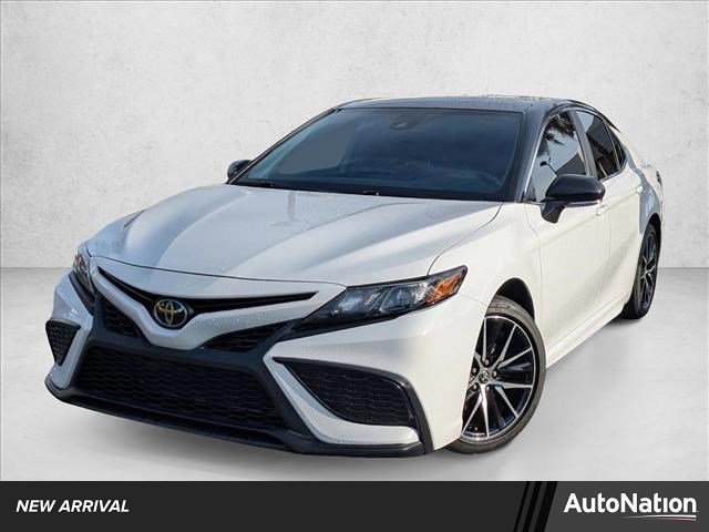 Used 2022 Toyota Camry SE image 1