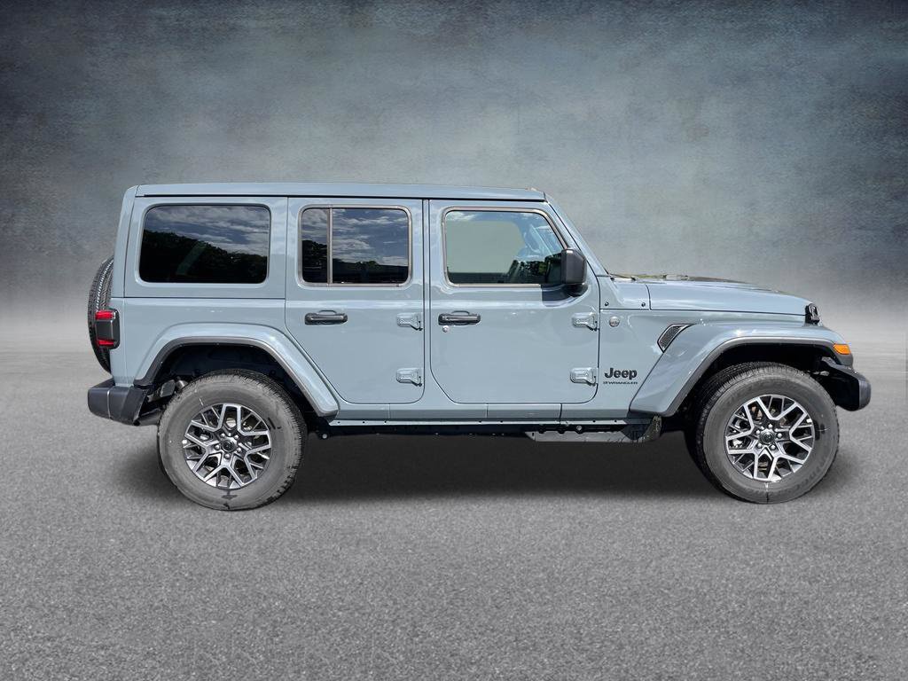 Used 2026 Jeep Wrangler Unlimited Sahara AWD/4WD image 11