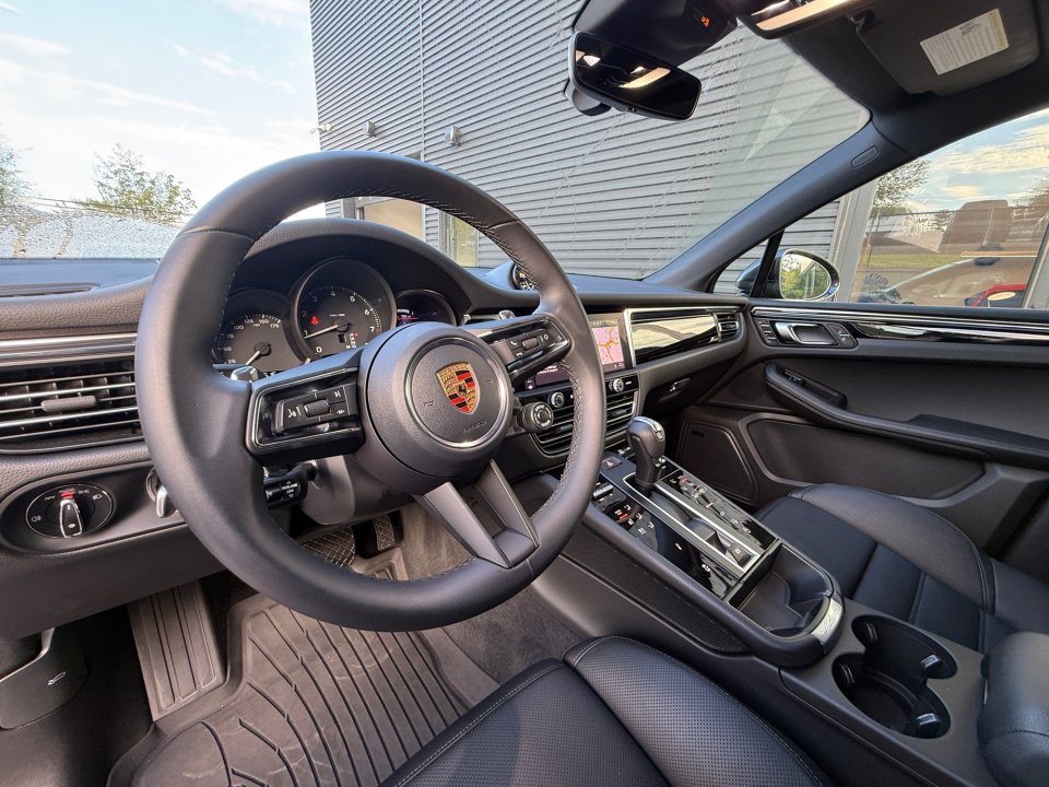 Certified 2026 Porsche Macan Turbo AWD/4WD image 15