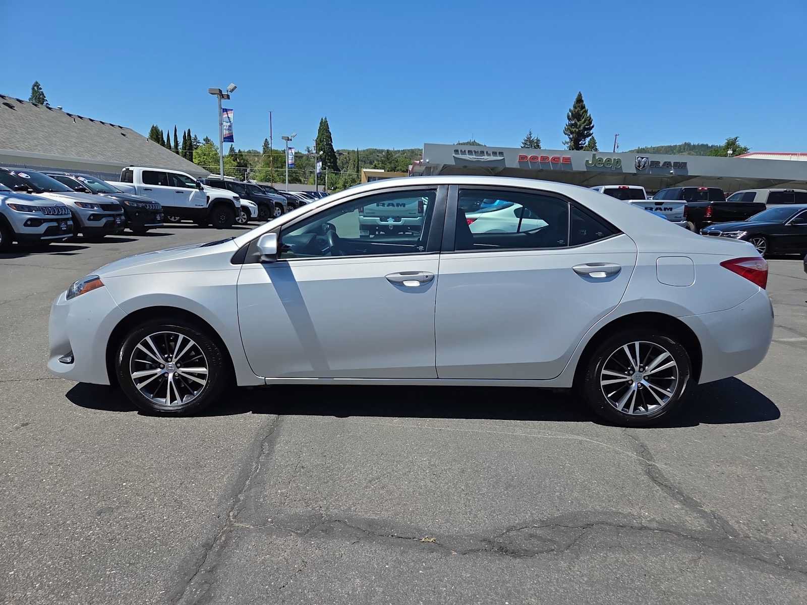 Used 2018 Toyota Corolla LE w/ LE Premium Package FWD image 11