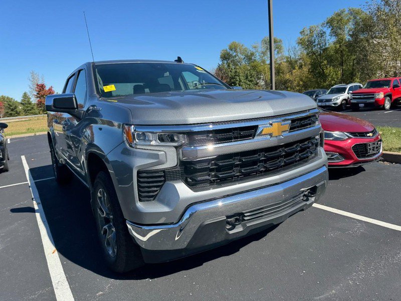 Used 2024 Chevrolet Silverado 1500 LT AWD/4WD image 4
