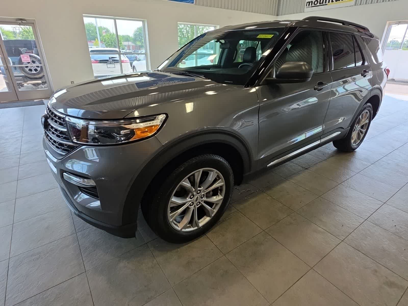 Used 2023 Ford Explorer XLT w/ Equipment Group 202A AWD/4WD image 1