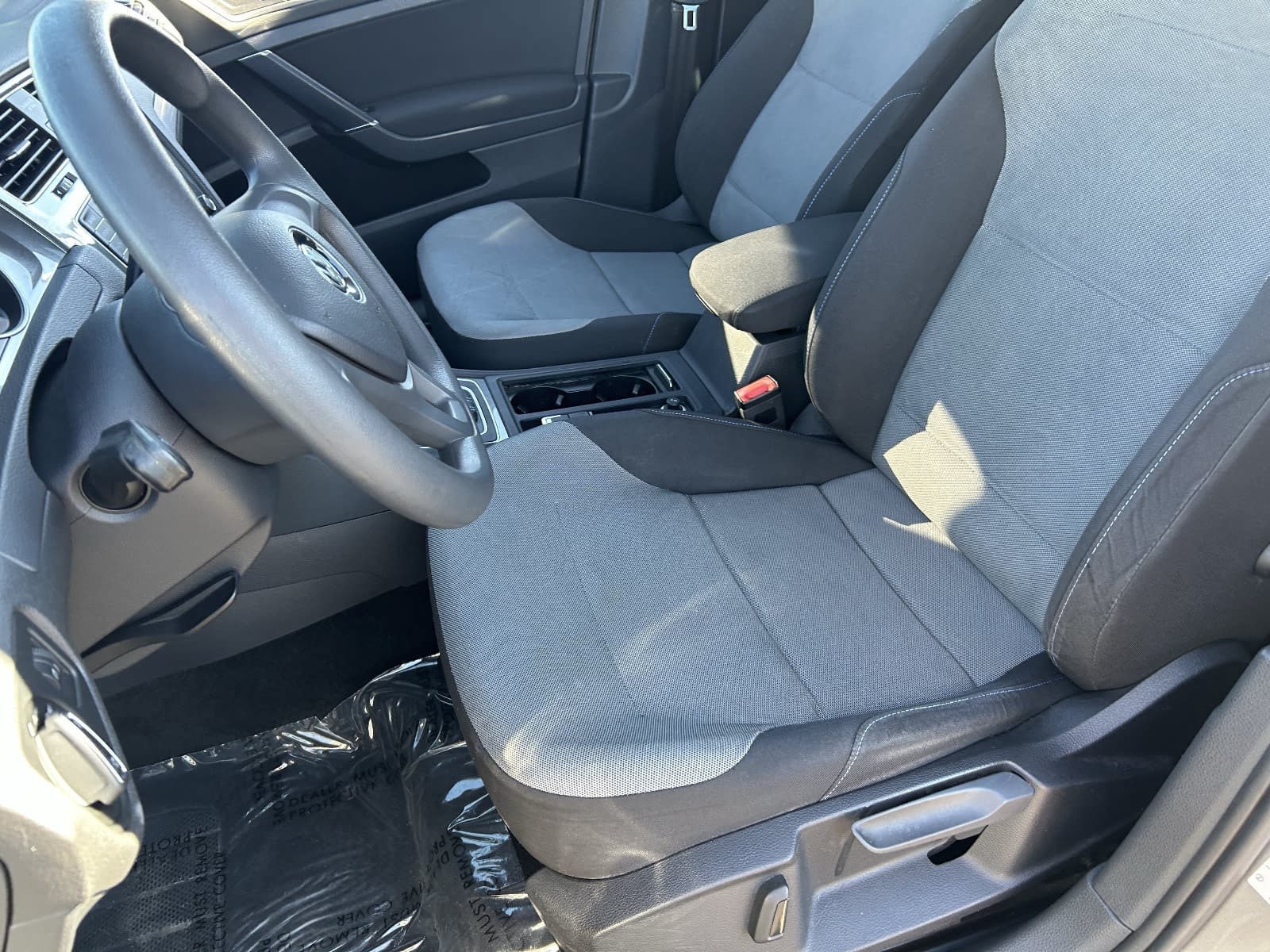 Used 2016 Volkswagen e-Golf SE w/ DC Fast Charging Package FWD image 23