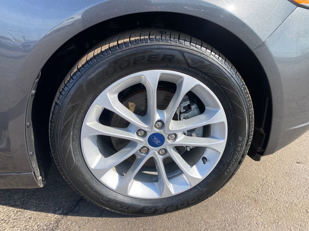 Used 2020 Ford Fusion SE image 28