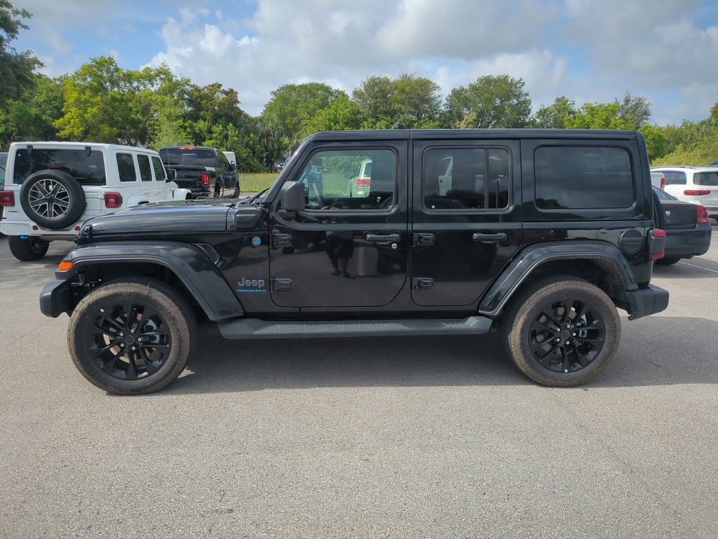 Used 2025 Jeep Wrangler Unlimited Sahara AWD/4WD image 9