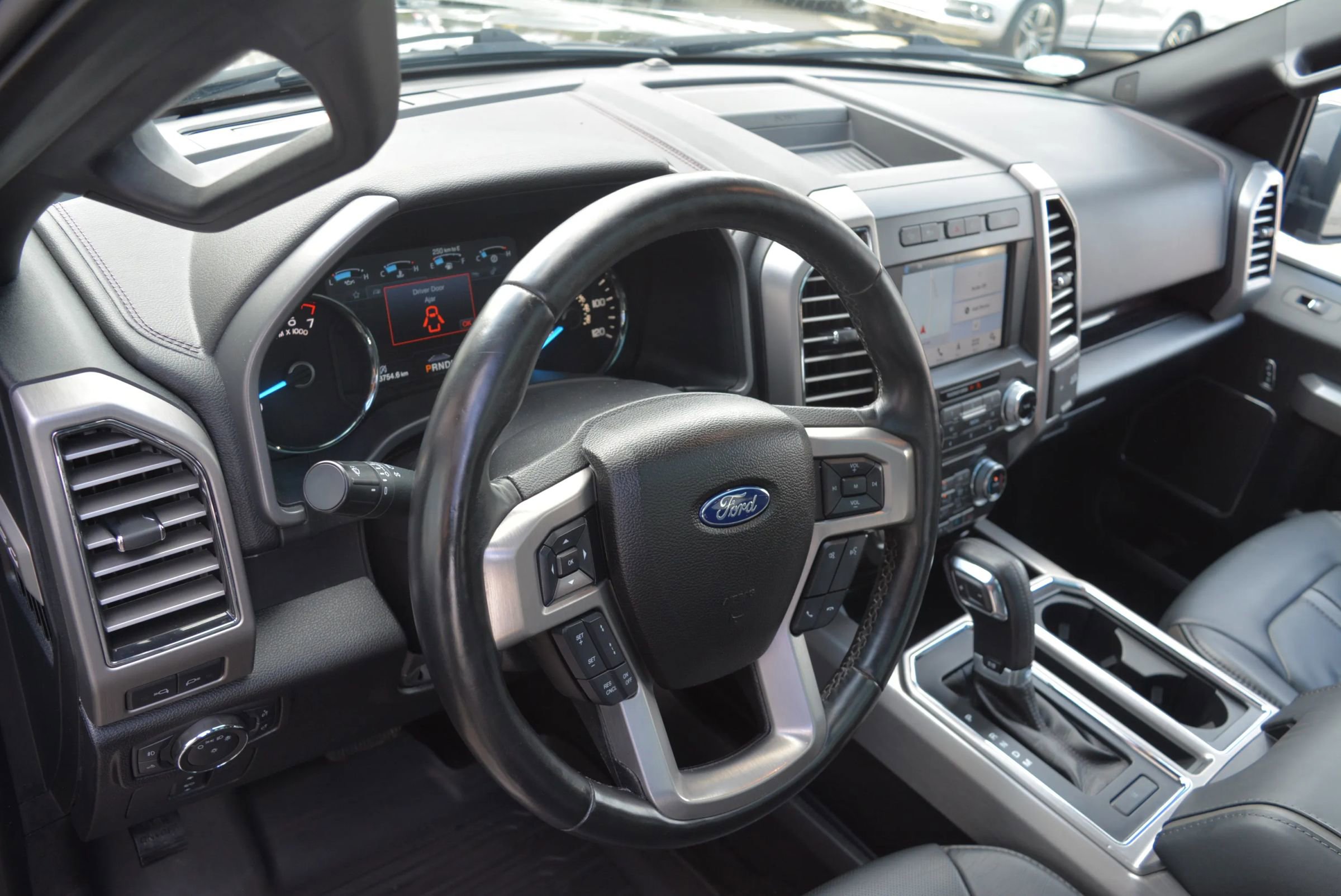 Used 2017 Ford F150 Platinum w/ Technology Package image 39