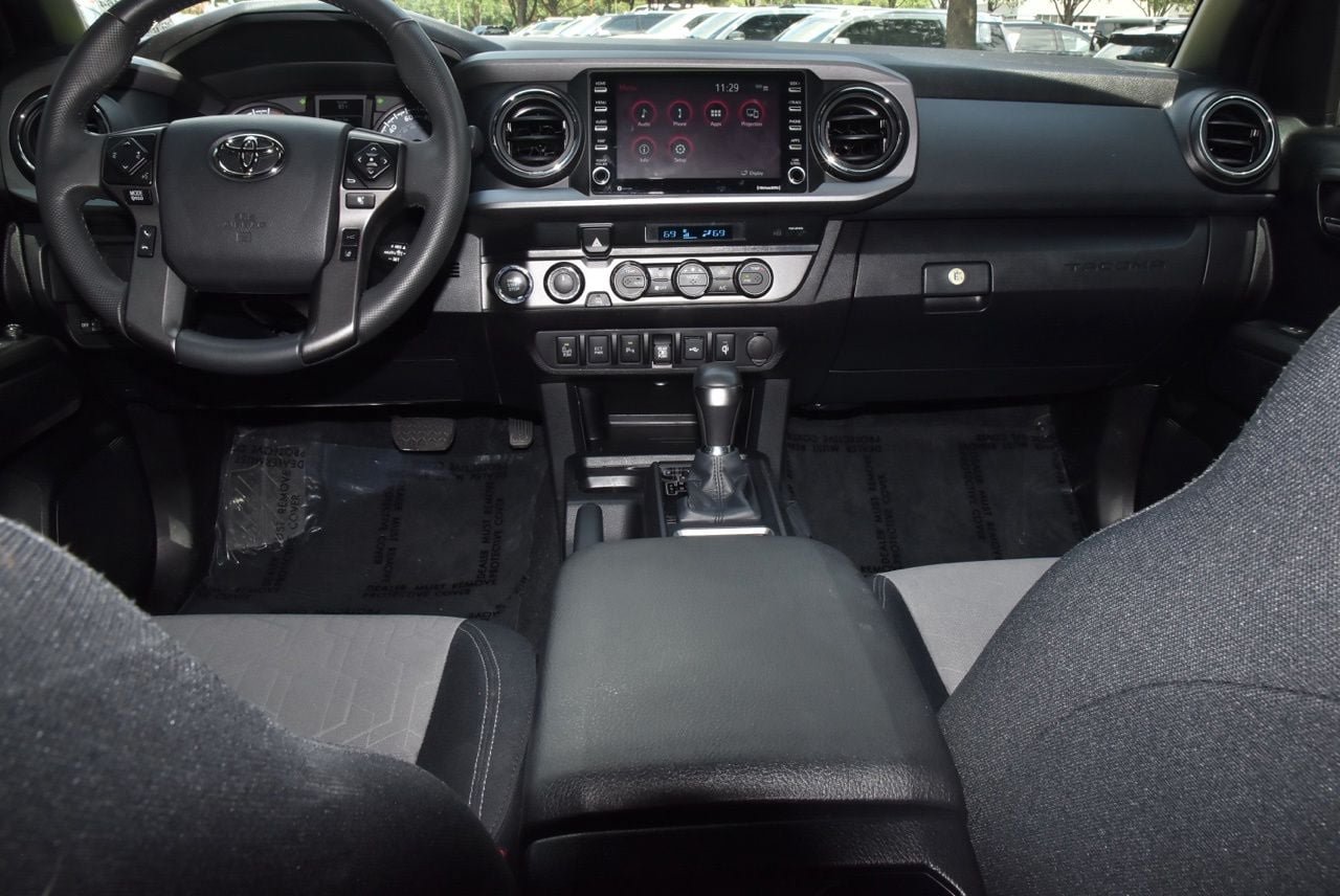 Used 2023 Toyota Tacoma TRD Off-Road w/ Technology Package AWD/4WD image 17