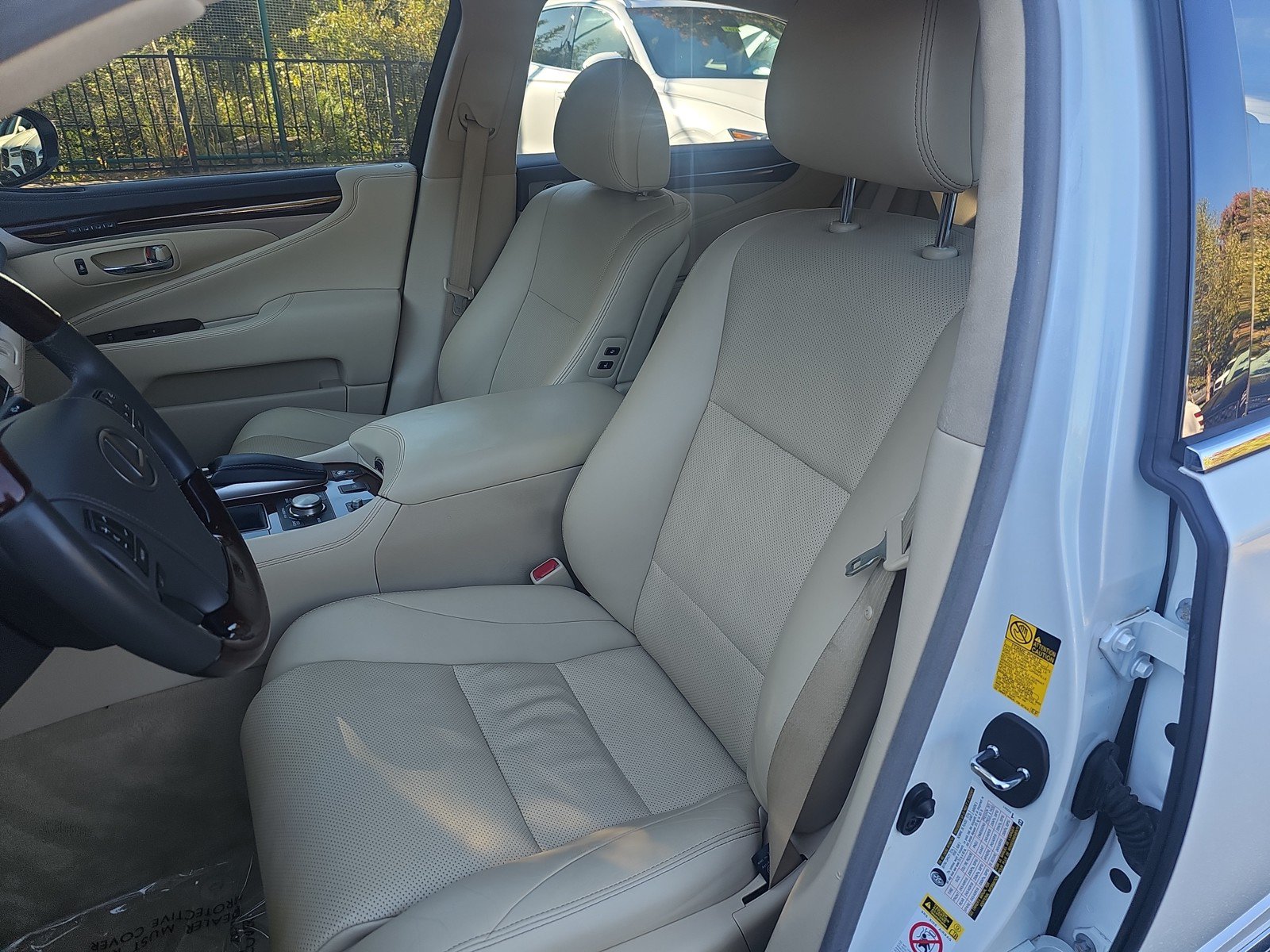 Used 2015 Lexus LS 460 L RWD image 16