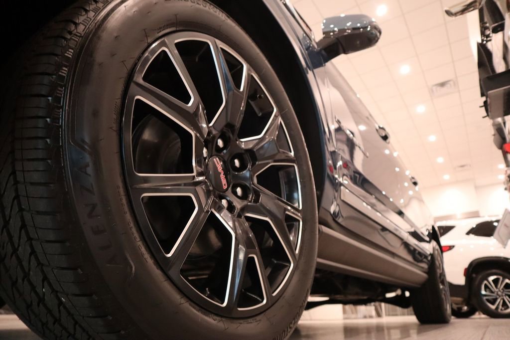 Used 2025 GMC Yukon XL Denali w/ Denali Reserve Package image 9