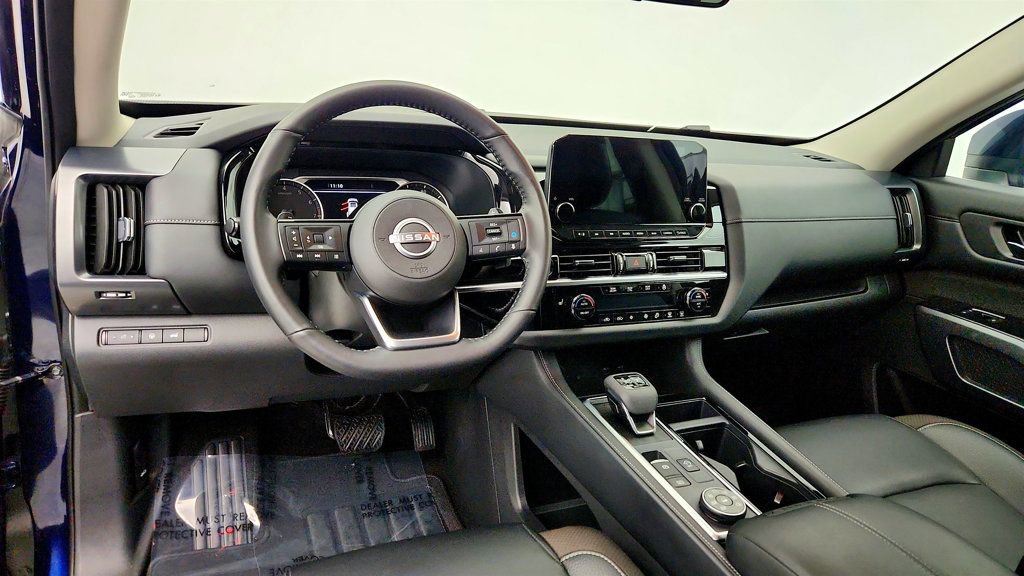 Used 2024 Nissan Pathfinder SL AWD/4WD image 12