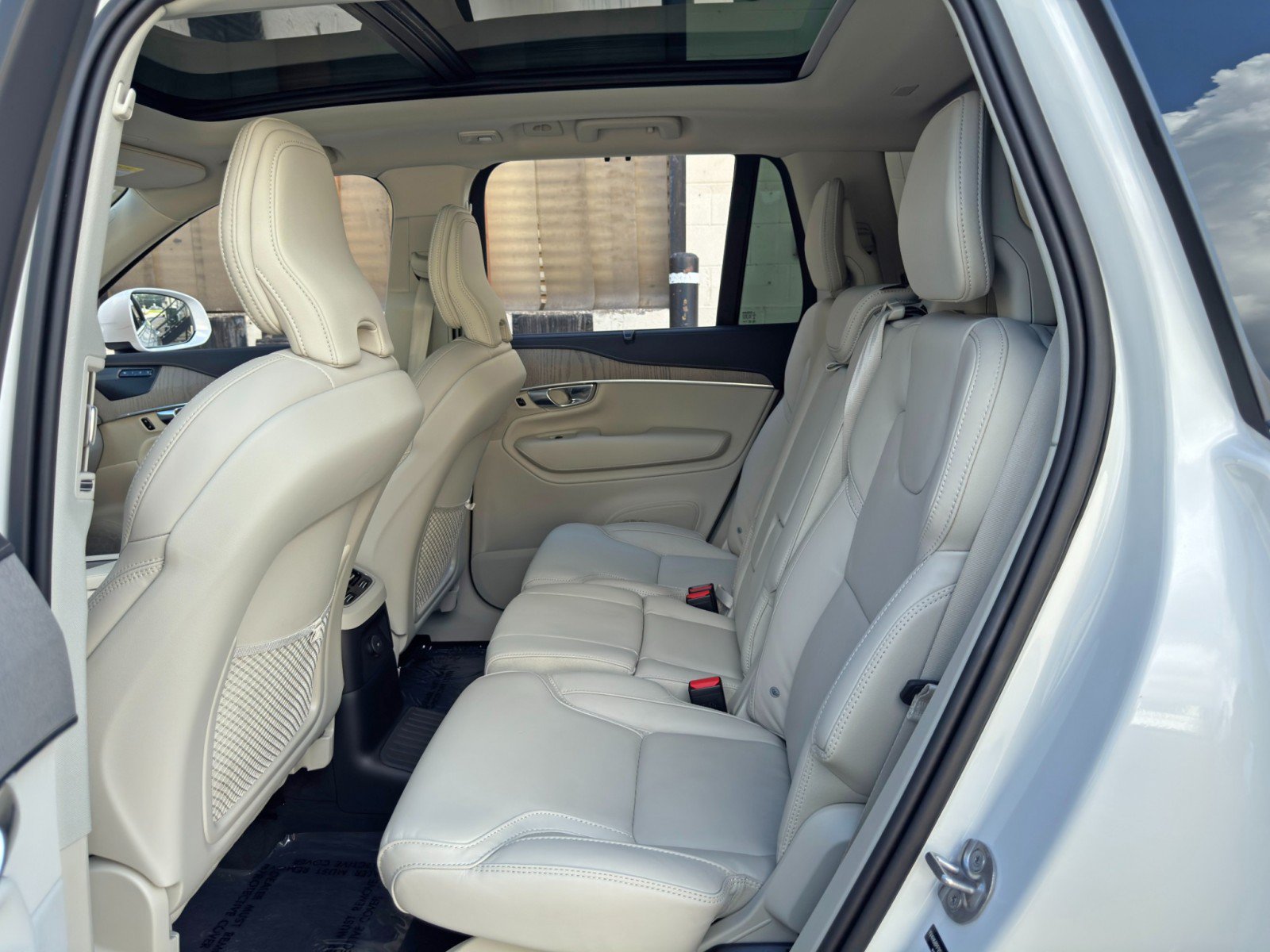 Used 2025 Volvo XC90 T8 Ultra w/ Protection Package Premier AWD/4WD image 46