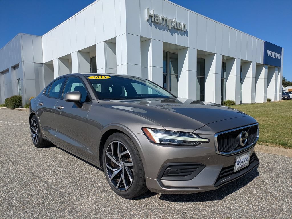 Used 2019 Volvo S60 T6 Momentum w/ Multimedia Package AWD/4WD image 2