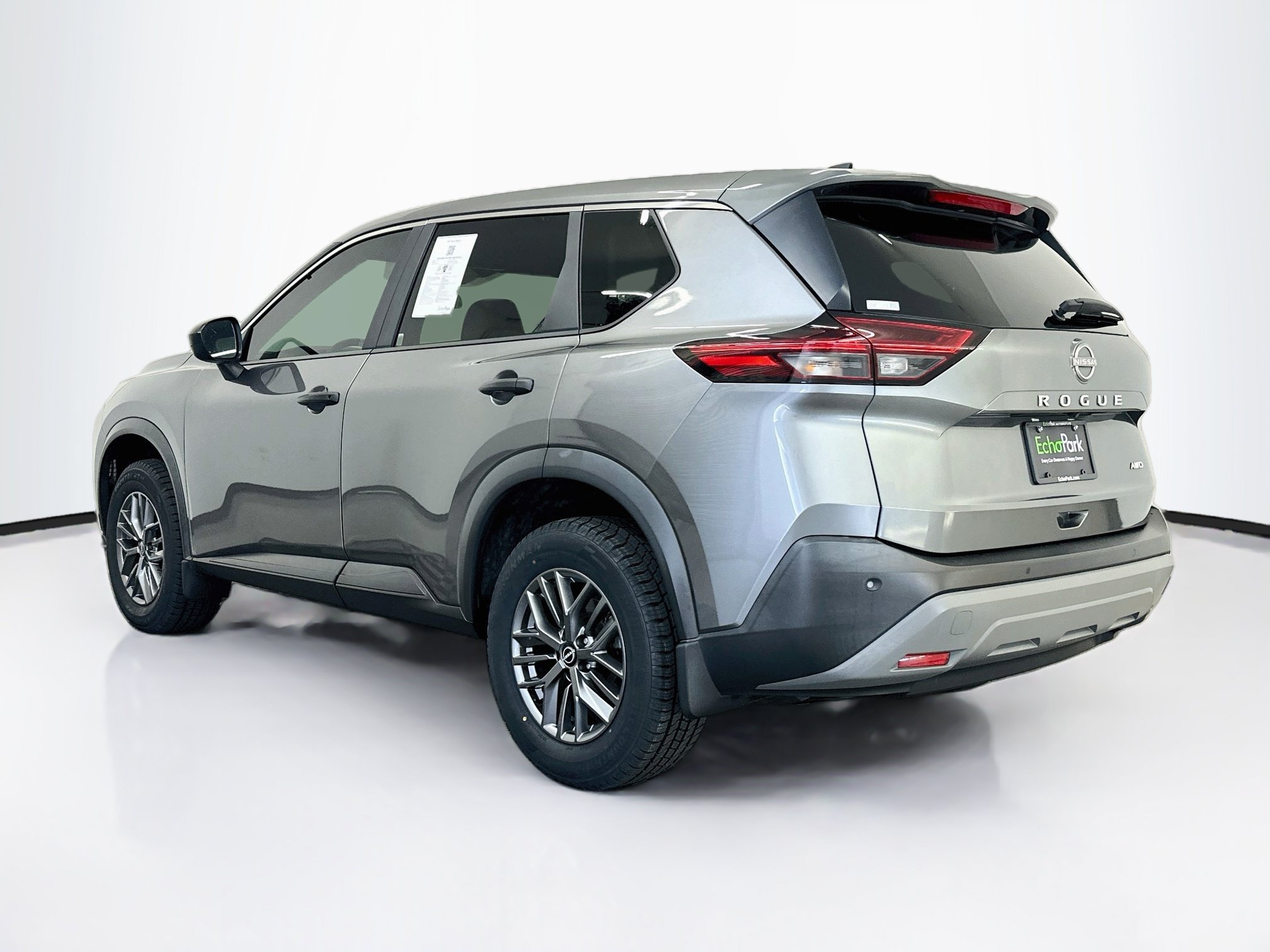 Used 2023 Nissan Rogue S AWD/4WD image 5