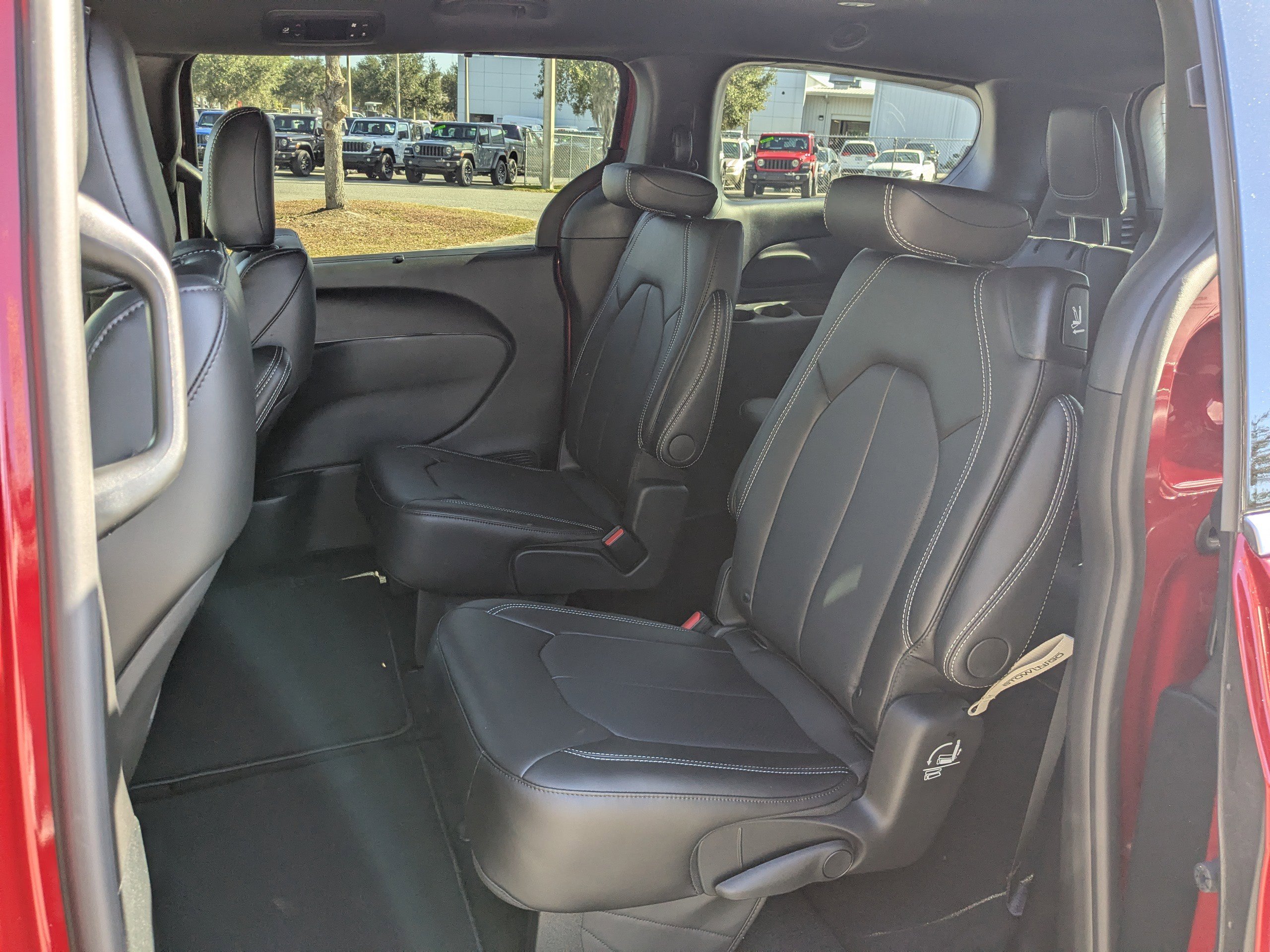 New 2026 Chrysler Pacifica Select image 13