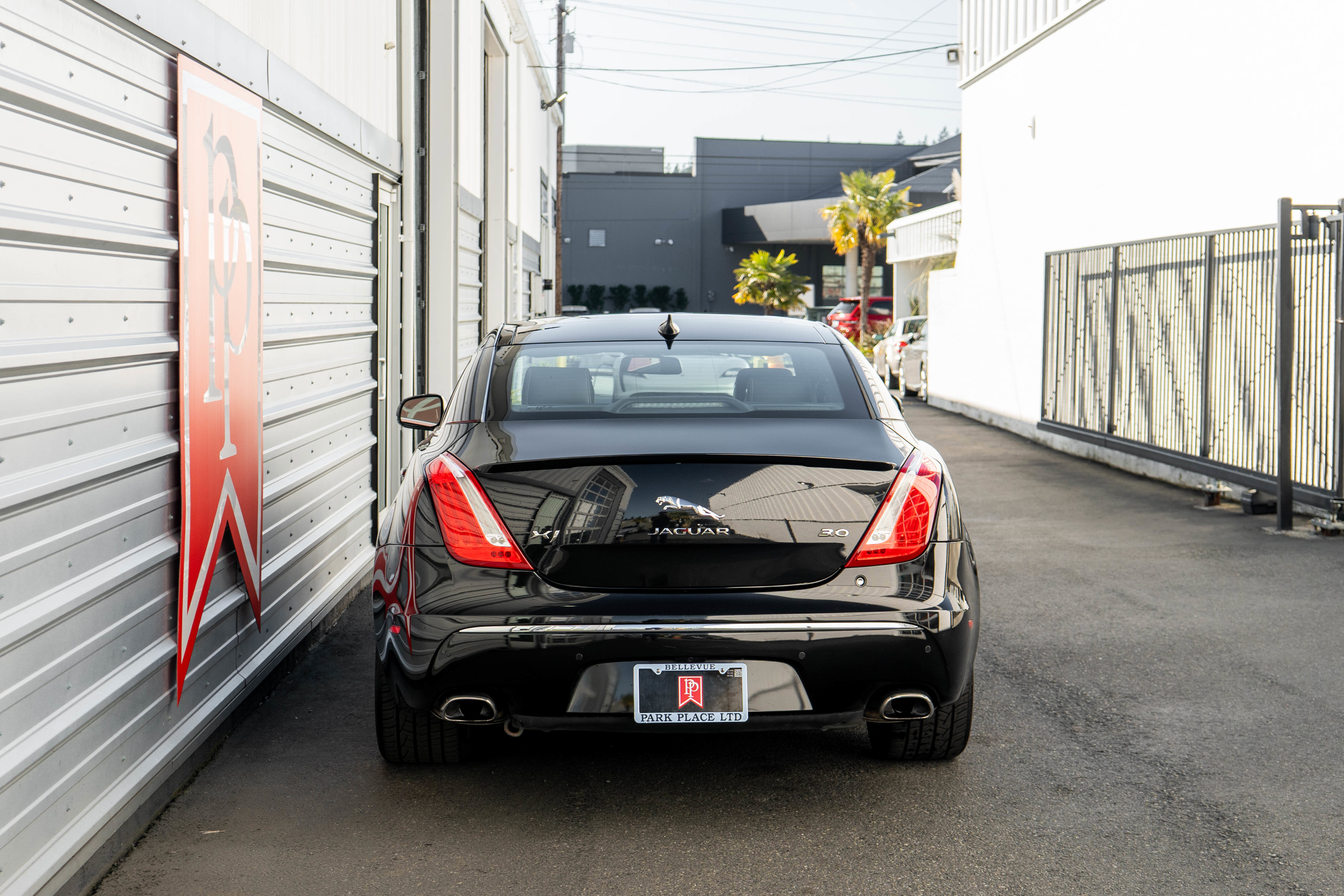 Used 2015 Jaguar XJ image 41