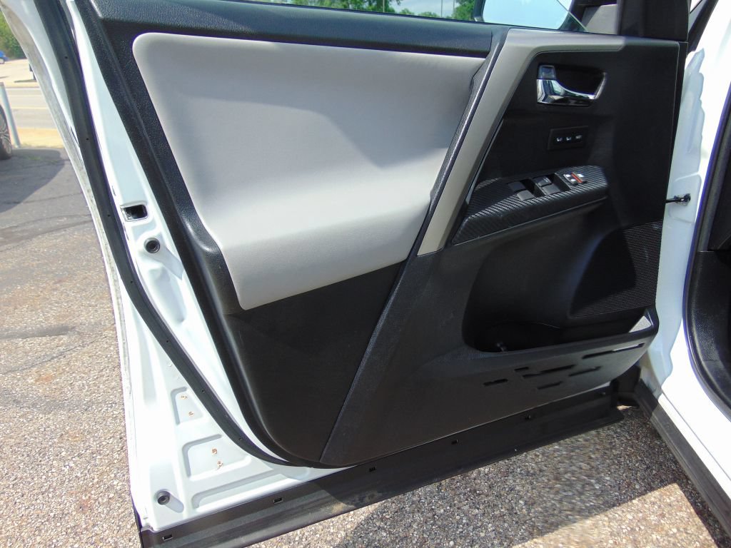 Used 2014 Toyota RAV4 Limited AWD/4WD image 22