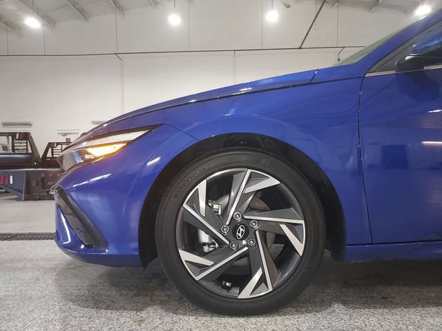 Used 2024 Hyundai Elantra Limited FWD image 16