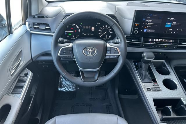Certified 2026 Toyota Sienna XLE FWD image 18