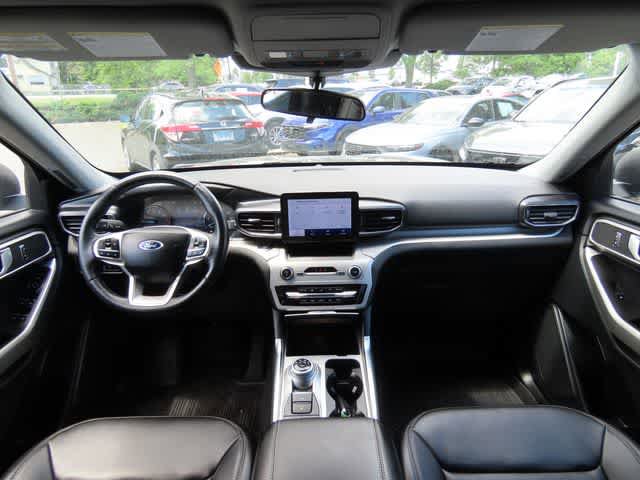Used 2023 Ford Explorer XLT w/ Equipment Group 202A AWD/4WD image 19