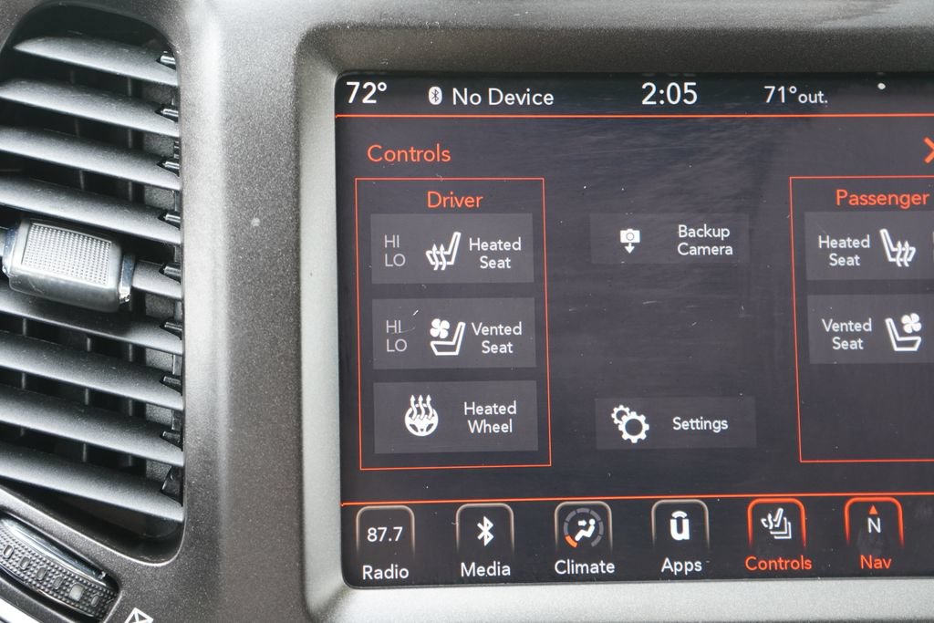 Used 2019 Jeep Cherokee Trailhawk AWD/4WD image 30