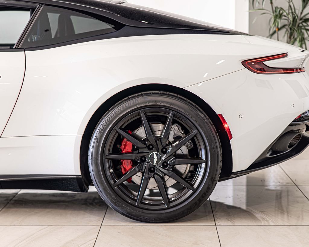 Used 2018 Aston Martin DB11 V12 image 7