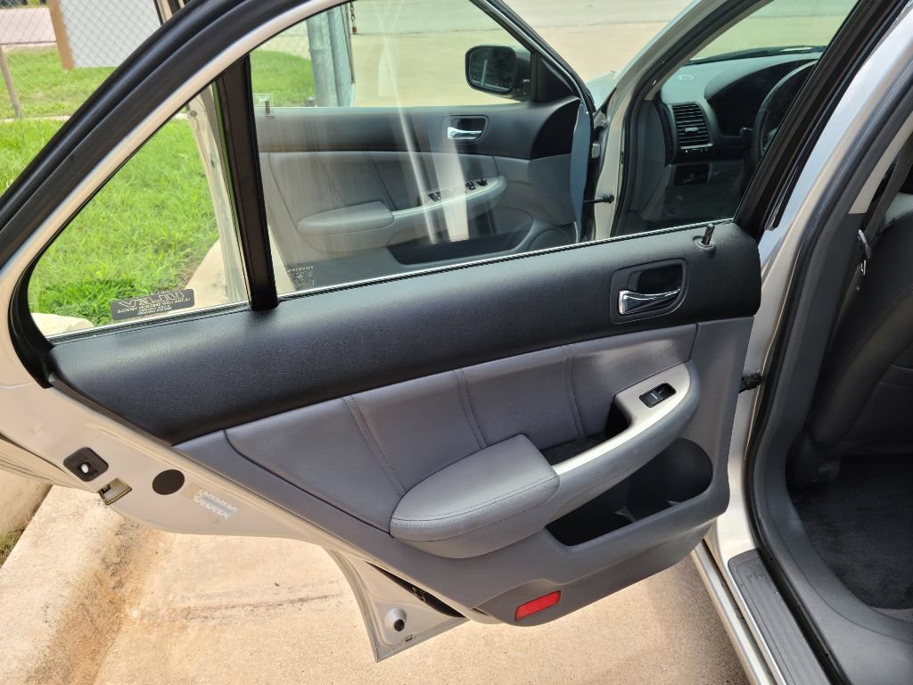 Used 2005 Honda Accord Hybrid Sedan image 11