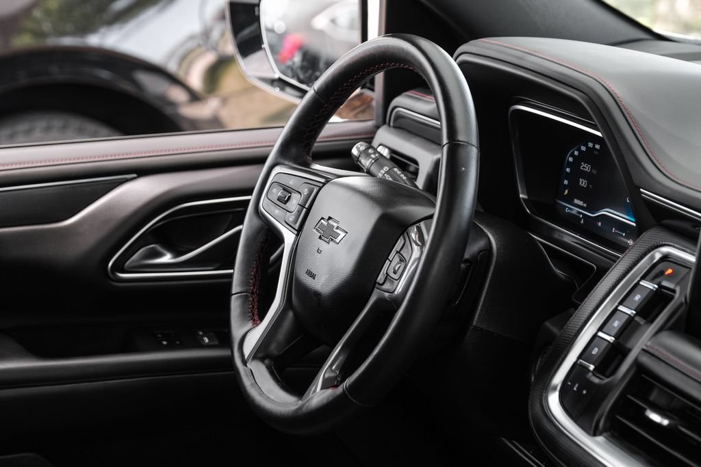 Used 2022 Chevrolet Suburban RST w/ Luxury Package RWD image 12