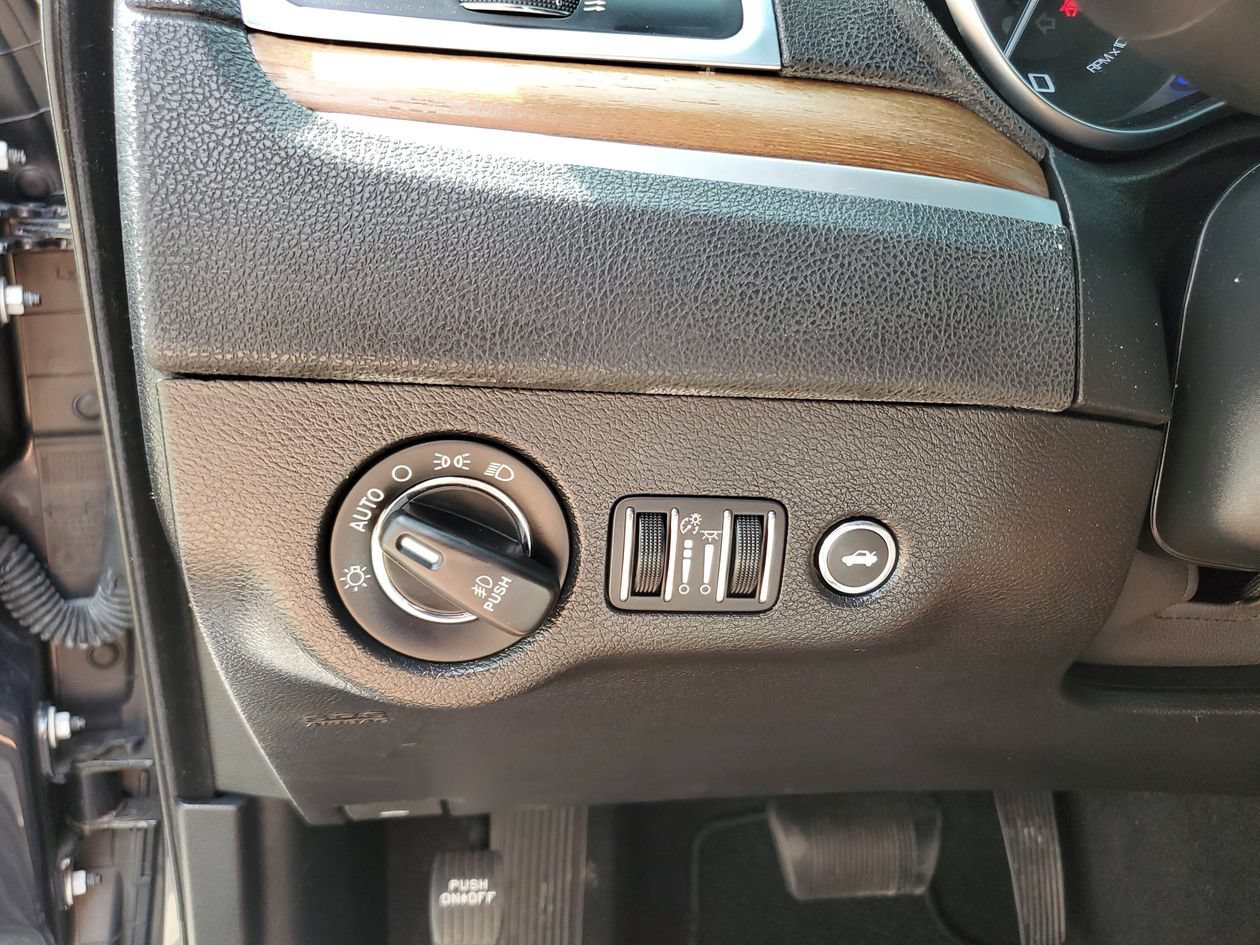 Used 2019 Chrysler 300 C RWD image 28