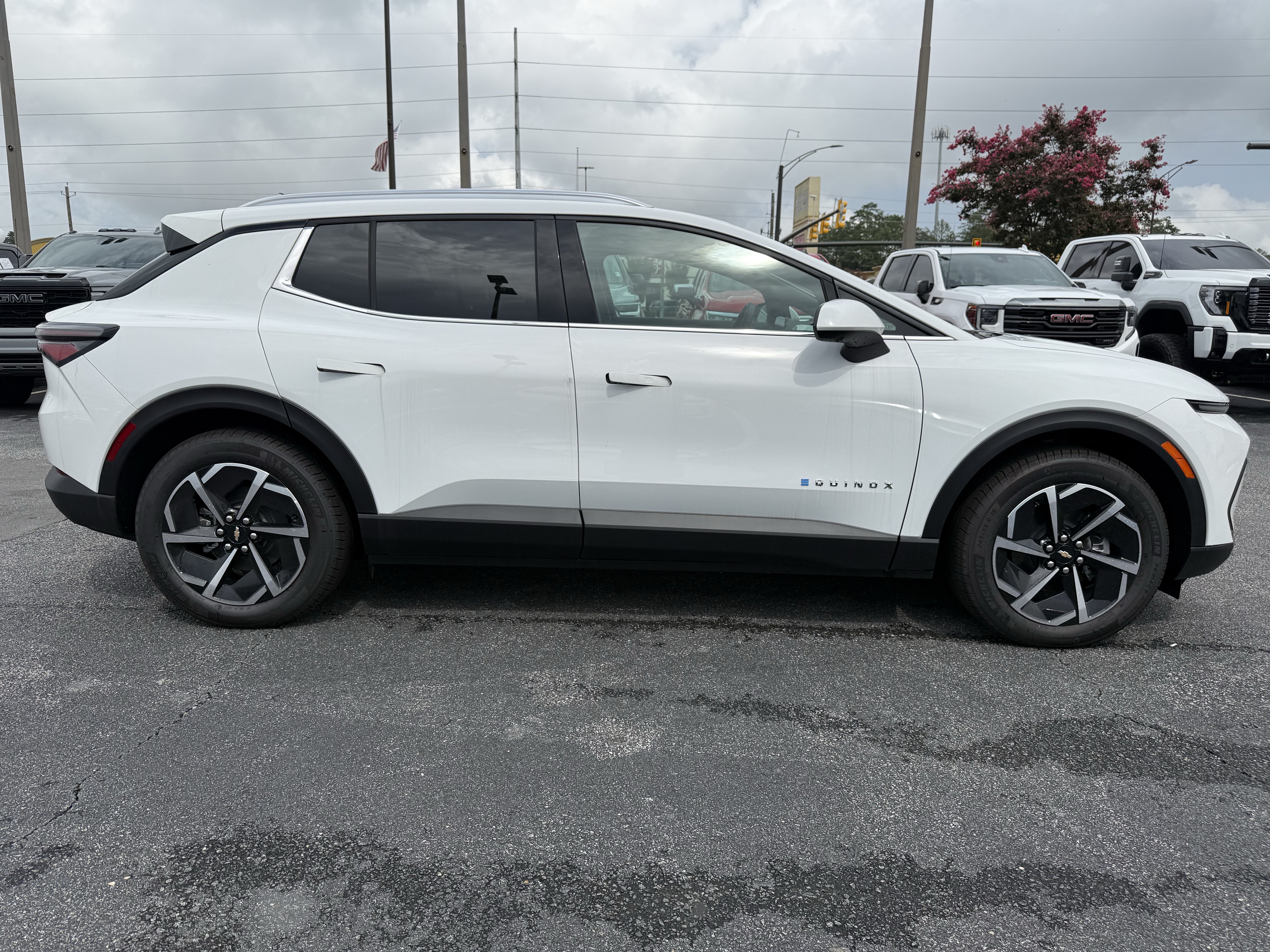 New 2026 Chevrolet Equinox EV LT FWD image 11