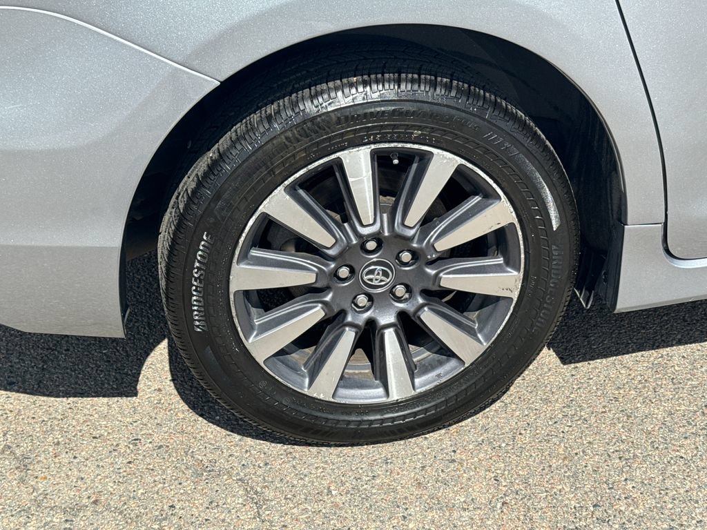 Used 2018 Toyota Sienna XLE Premium AWD/4WD image 38