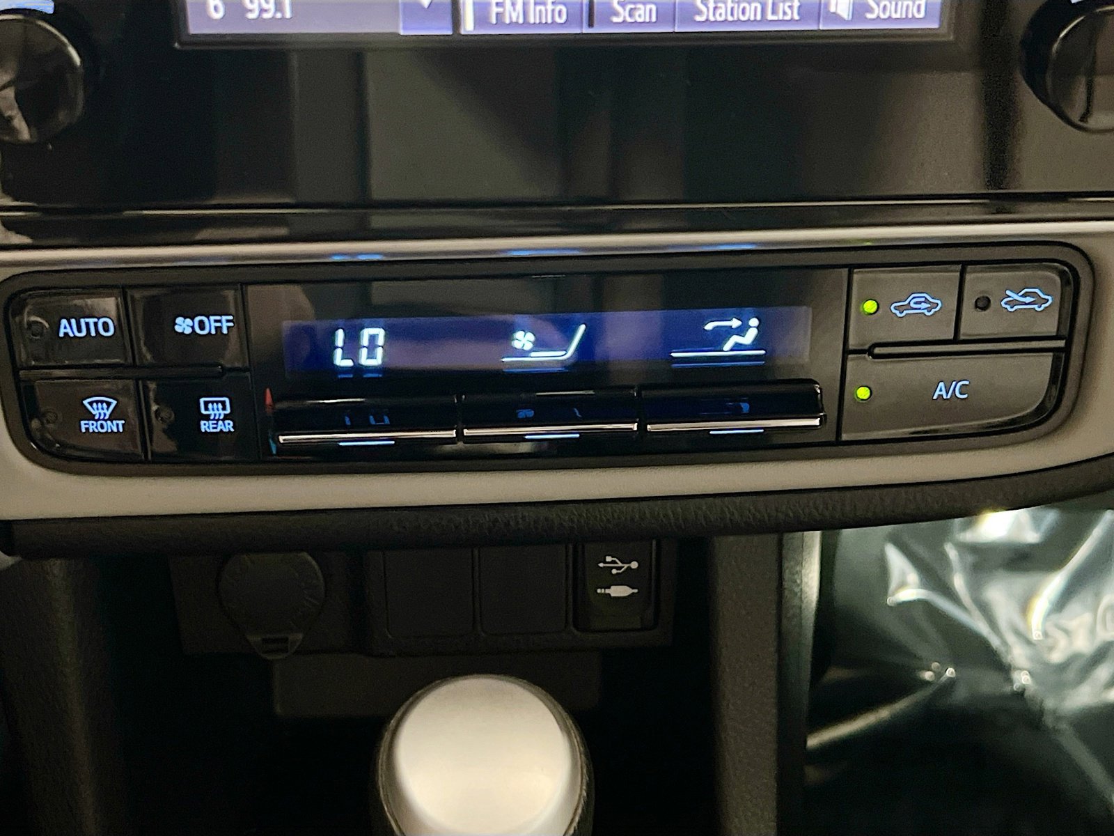 Used 2019 Toyota Corolla LE w/ Carpet Mat Package (TMS) FWD image 11