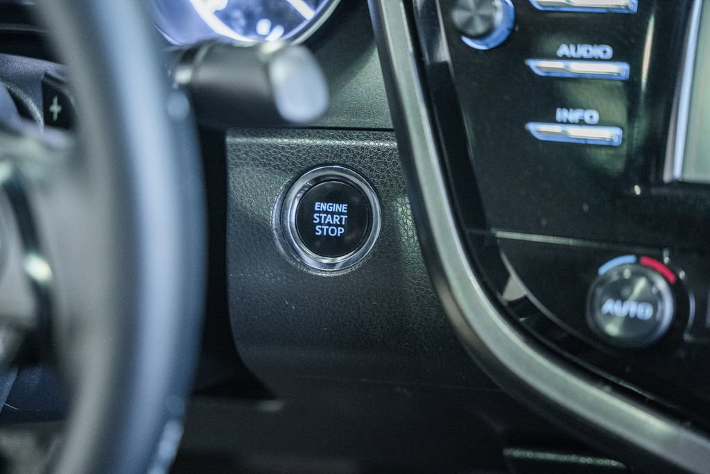 Used 2018 Toyota Camry SE w/ Moonroof Package image 21