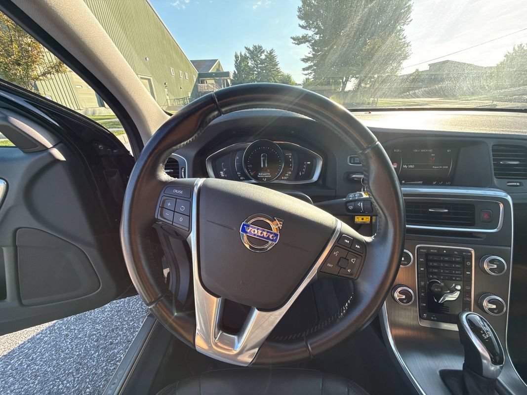 Used 2016 Volvo V60 T5 Cross Country w/ Convenience Package AWD/4WD image 19